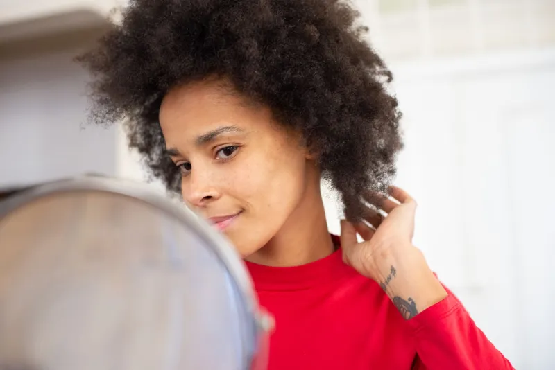 Tu cabello natural no es el enemigo: aprende a potenciar lo que tienes en lugar de combatirlo