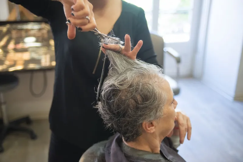 El arte de las capas: cómo un corte bien estructurado puede cambiar tu cabello por completo