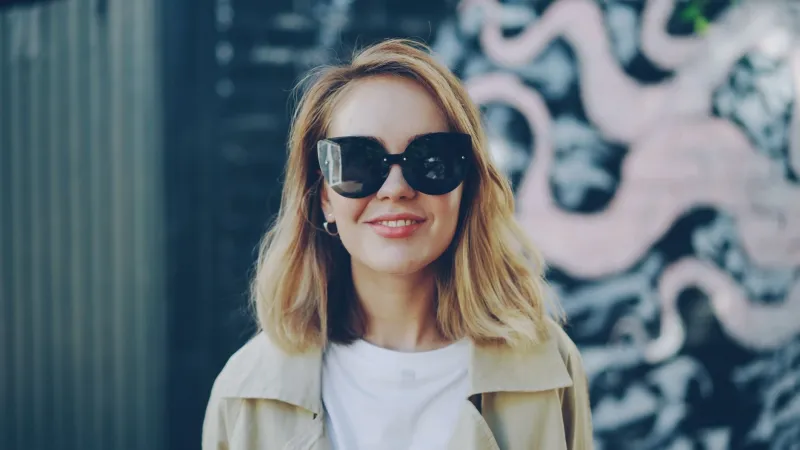 Lo que tu melena dice de ti antes de que abras la boca: cabello, confianza y presencia cotidiana