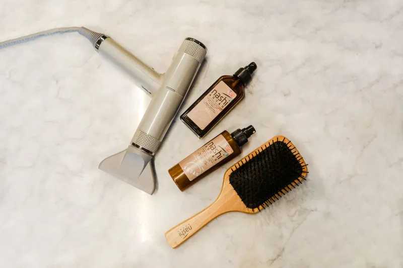 Tu rutina capilar también cambia de temporada: así cuidas tu cabello todo el año